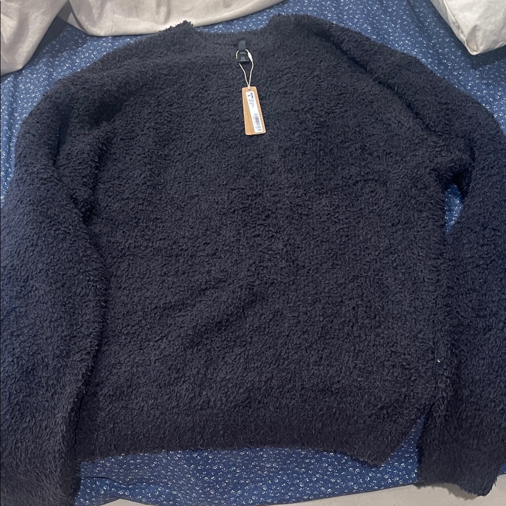 Skims size smallCozy Women's Black Fuzzy Sweater